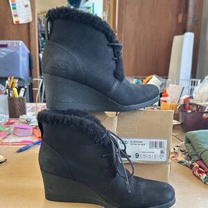 UGG Jeovana black bootie